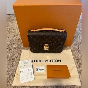 Louis Vuitton Pochette Métis in Monogram